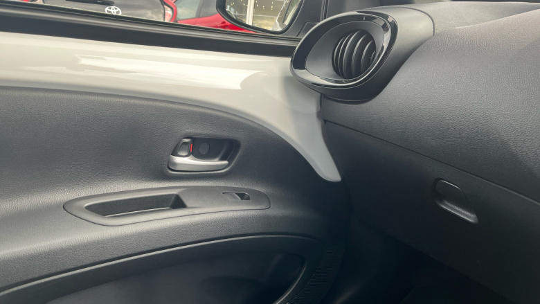 Toyota Aygo X 1.0 VVT-i Edge 5dr Petrol Hatchback